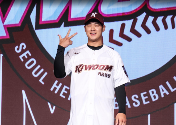 키움 유니폼을 입게 된 정현우(사진=키움)
