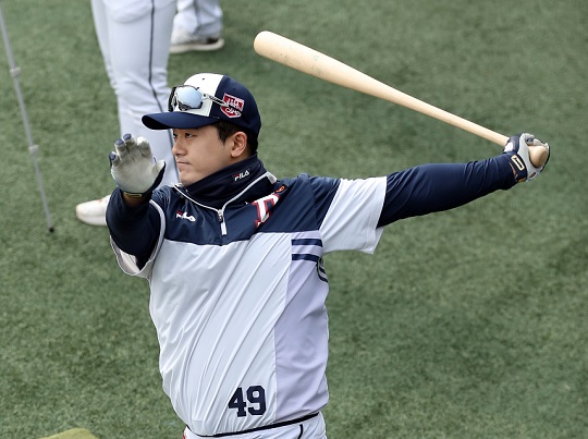 강진성은 가장 큰 관심을 받는 수비 문제보단 자신의 장점인 타격에 더 집중하겠단 각오를 밝혔다(사진=두산)