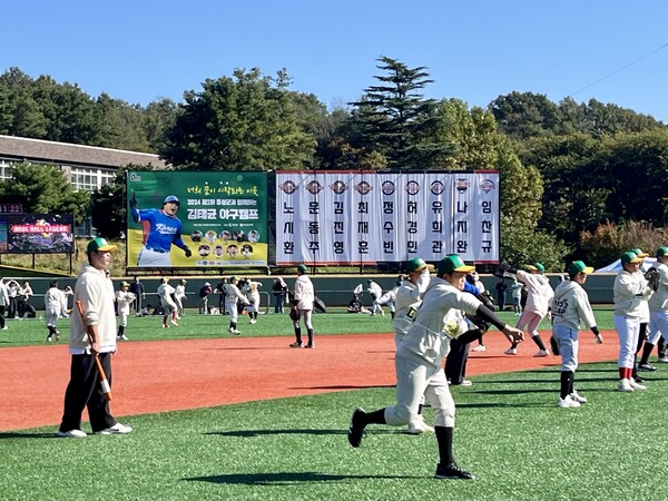 레전드 김태균과 함께하는 야구 캠프(사진=티케이오시비)