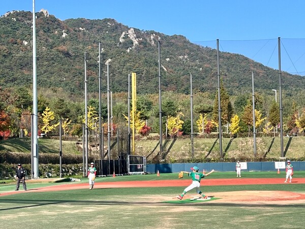 김태균 야구캠프 인터내셔널팀과 일본 도쿄 밤바아다 주니어팀이 함께한 한일교류전(사진=티케이오시비)