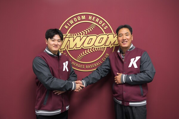 최주환과 고형욱 단장(사진=키움)