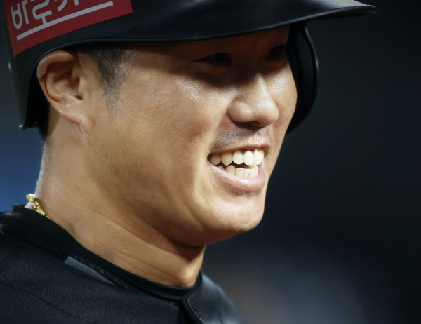 신본기가 그라운드를 떠난다(사진=KT)