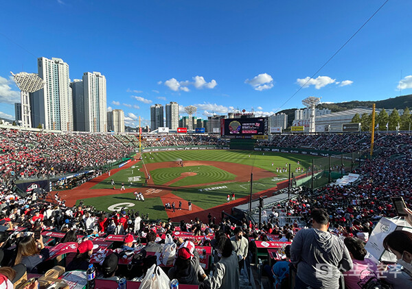 부산 사직야구장(사진=스포츠춘추 배지헌 기자)
