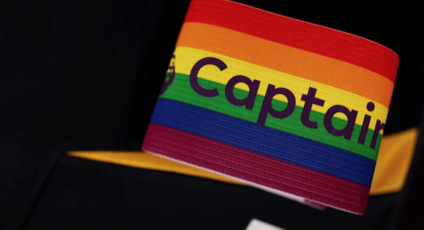 프리미어리그의 레인보우 완장(사진=프리미어리그)