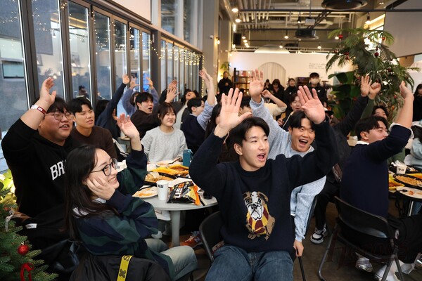 키움 히어로즈가 팬 초청 일일 자선카페를 열었다(사진=키움)