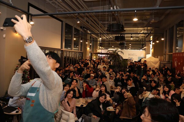 키움 히어로즈가 팬 초청 일일 자선카페를 열었다(사진=키움)