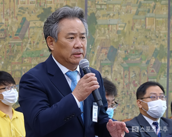 국회 청문회에 나온 이기흥 회장(사진=스포츠춘추 DB)