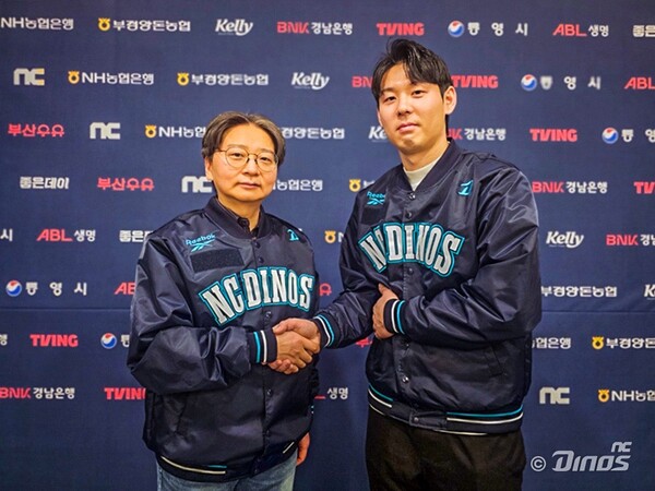 임선남 단장과 김성욱(사진=NC)