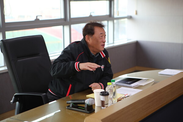 세미나에 참석한 최준영 대표이사, 심재학 단장(사진=KIA)