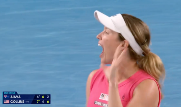 관중들을 도발하는 콜린스(사진=중계화면 캡처)