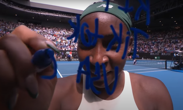 미 정부의 틱톡 금지에 항의하는 코리 고프(사진=호주오픈 중계 화면)