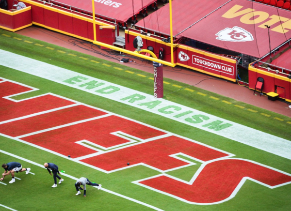 엔드존의 인종차별 반대 문구가 사라진다(사진=NFL)