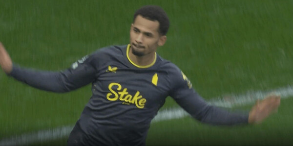 갈매기를 형상화하는 은디아예(사진=중계방송 화면)