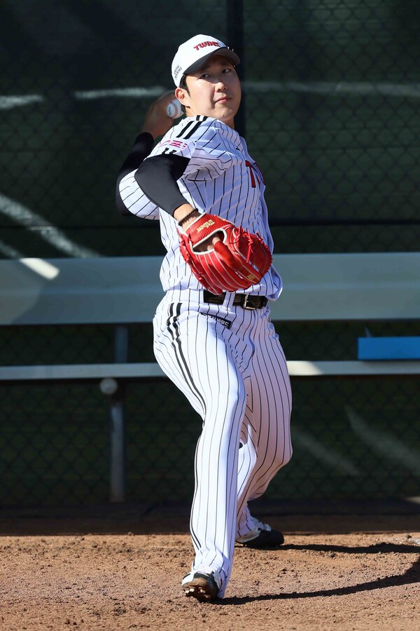 스프링캠프에서 훈련하는 손주영(사진=LG)