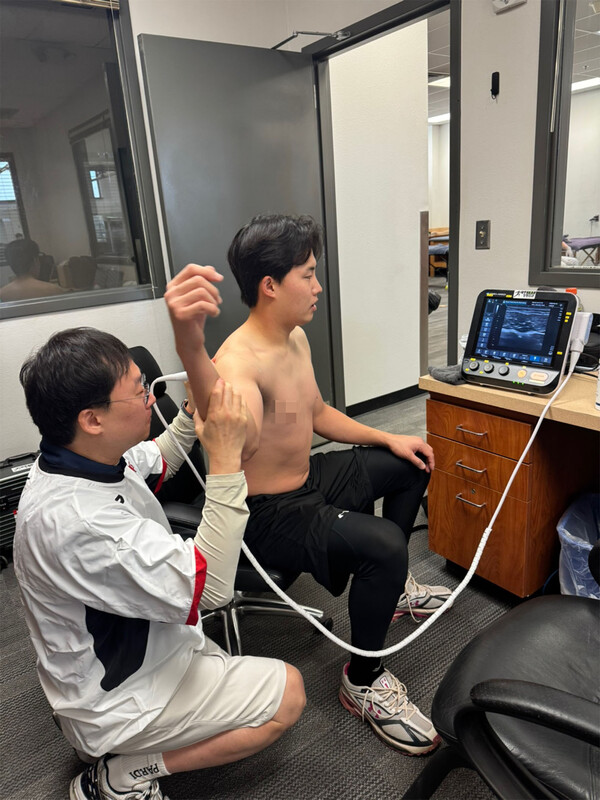 팀 닥터를 통해 몸 관리에 만전을 기하는 LG(사진=LG)