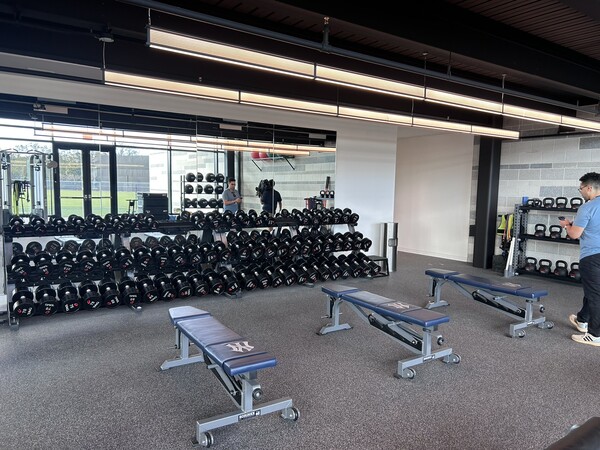 리노베이션을 마친 스타인브레너 필드(사진=브랜든 쿠티 SNS)