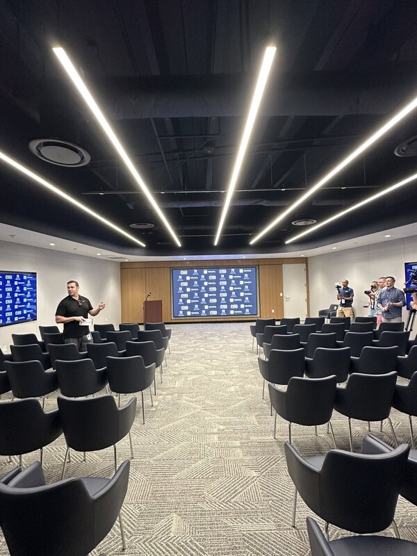 리노베이션을 마친 스타인브레너 필드(사진=브랜든 쿠티 SNS)