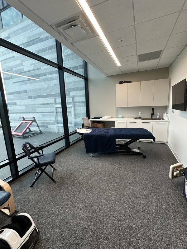 리노베이션을 마친 스타인브레너 필드(사진=브랜든 쿠티 SNS)