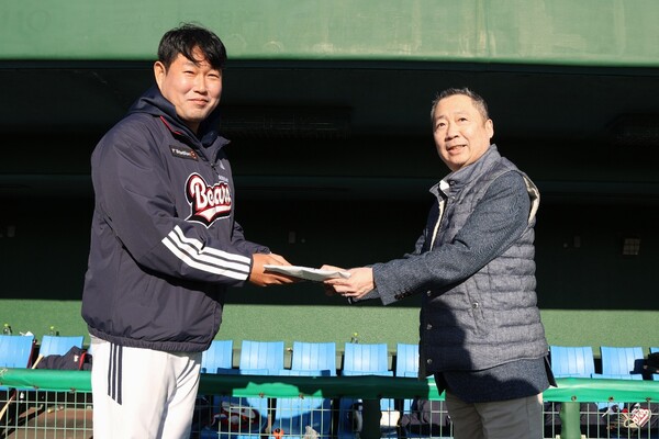 양의지와 박정원 구단주(사진=두산)