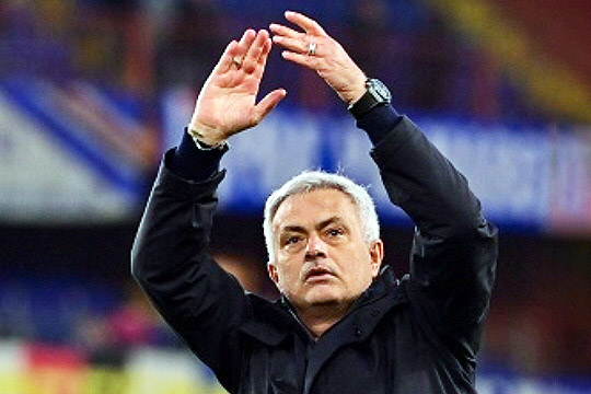 퍼거슨 이후 맨체스터 유나이티드에서도 성과를 냈던 무리뉴(사진=AS 로마 SNS)