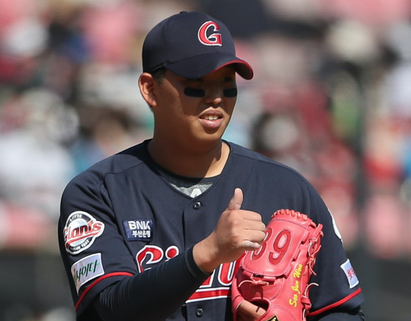 서준원이 영구 퇴출당했다(사진=롯데)