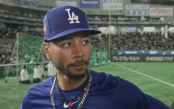 핼쓱해진 무키 베츠(사진=MLB.com 방송화면)