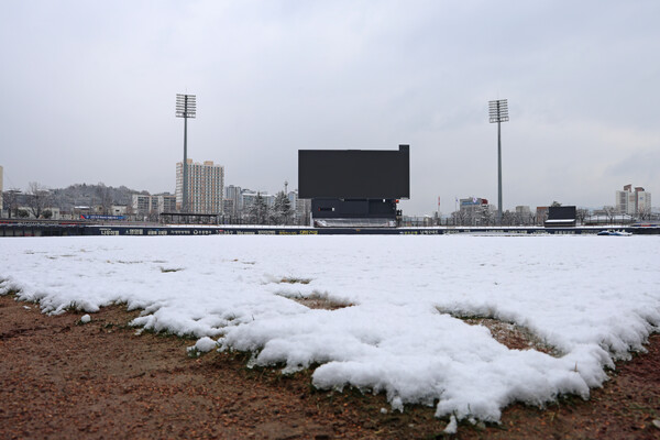 광주 챔피언스필드를 뒤덮은 눈(사진=KIA)