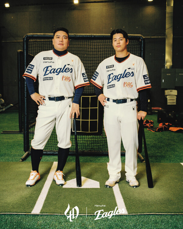 한화 레거시 유니폼 화보(사진=한화)