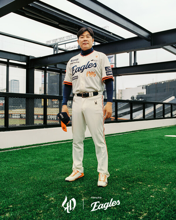 한화 레거시 유니폼 화보(사진=한화)