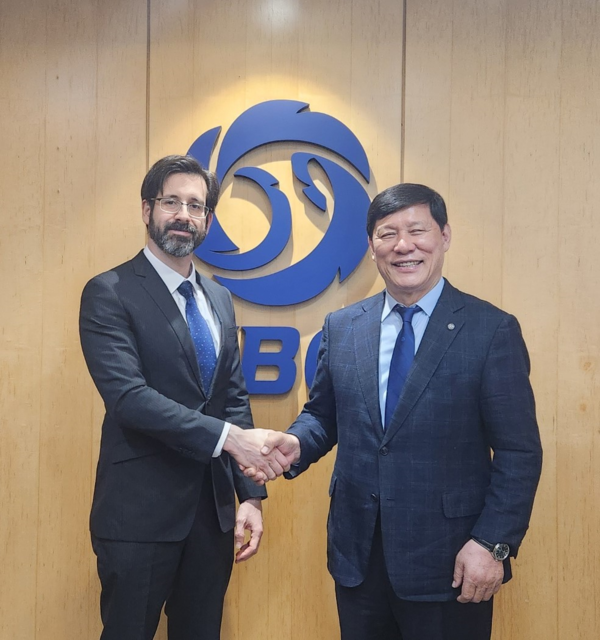 허구연 총재-클라우디오 몬존 바에자 대사(사진=KBO)