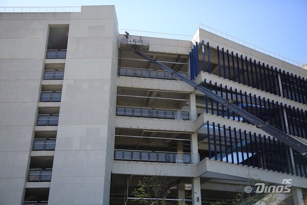 NC 파크가 루버를 전부 뜯어낸다(사진=NC)