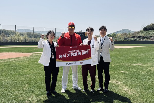 SSG 랜더스가 29일 인천 소재 국제바로병원과 '2025시즌 퓨처스 선수단 지정병원' 업무협약(MOU)을 체결했다(사진=SSG)