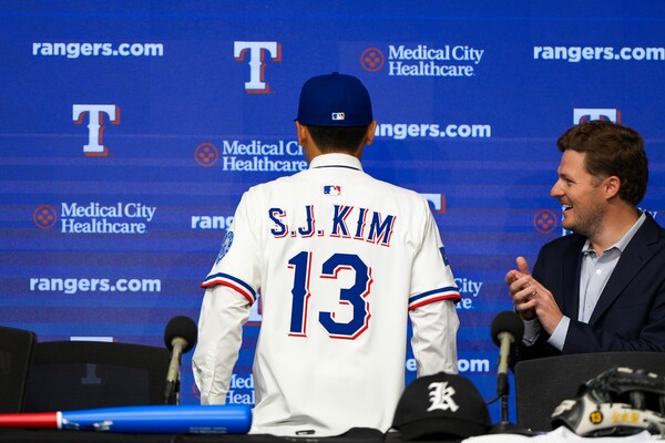 텍사스 유니폼을 입은 김성준(사진=텍사스 레인저스 SNS)