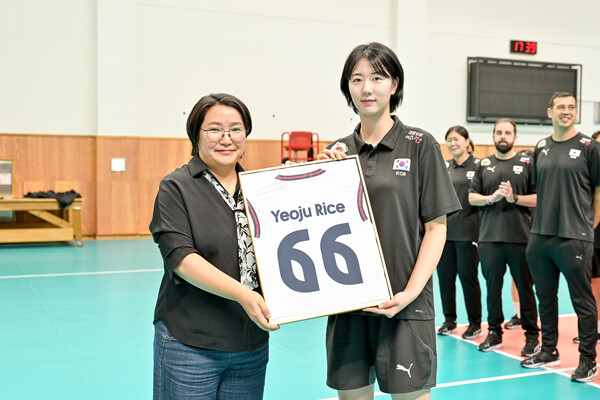 지난 19일 진천 국가대표선수촌에서 여주시와 배구 국가대표팀 간 쌀 전달식이 열렸다(사진=대한배구협회)