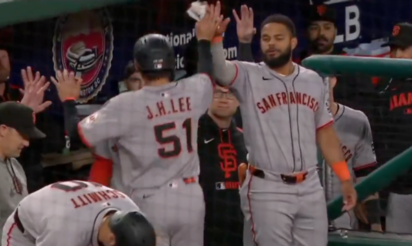득점에 성공하는 이정후(사진=MLB.com 중계화면)