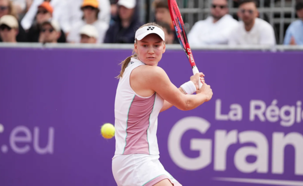 부코프와 좀처럼 '절연'하지 못하는 리바키나(사진=WTA)