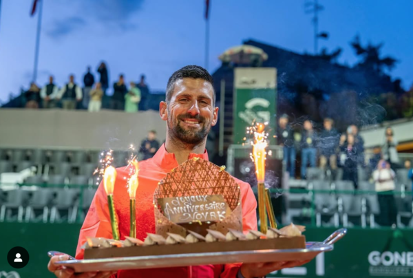 100번째 트로피와 함께 활짝 웃는 조코비치(사진=노박 조코비치 SNS)