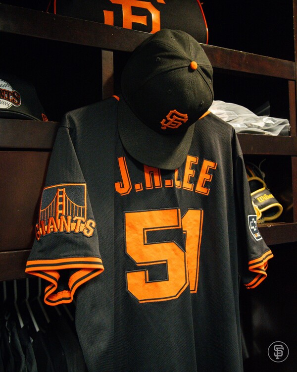 샌프란시스코가 블랙 유니폼을 출시했다. 이정후의 이름이 새겨진 유니폼(사진=샌프란시스코 자이언츠 SNS)