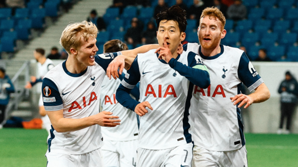 토트넘 홋스퍼 선수단(사진=토트넘 SNS)
