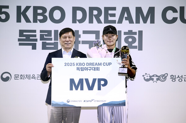 연천 미라클이 26일 횡성 KBO 야구센터에서 열린 '2025 KBO DREAM CUP 독립야구대회' 결승전에서 용인 드래곤즈를 15대 2로 꺾고 우승했다(사진=KBO)
