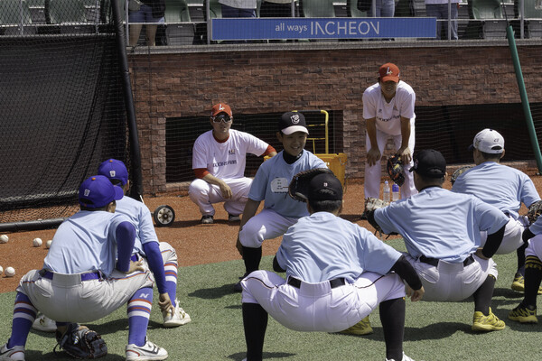 한국프로야구선수협회와 SSG 랜더스가 26일 인천 SSG 랜더스필드에서 유소년 야구클리닉 '두드림(DODREAM)'을 성공적으로 개최했다(사진=선수협)