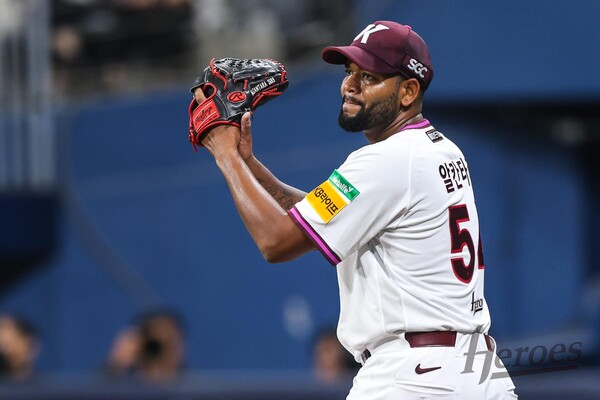 친정 상대로 무실점 승리를 거둔 알칸타라(사진=키움)