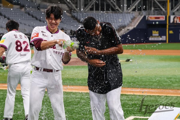 친정 상대로 무실점 승리를 거둔 알칸타라(사진=키움)