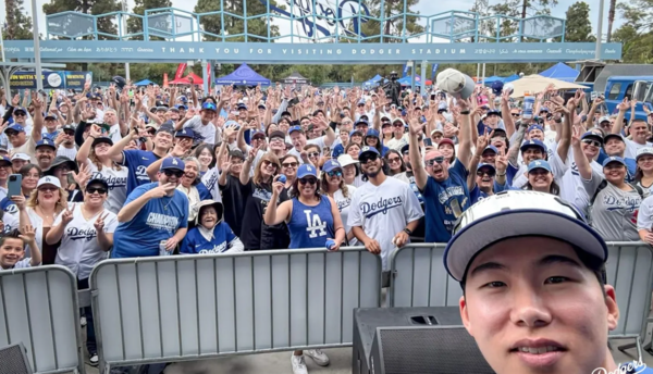 다저스 팬과 김혜성의 만남(사진=LA 다저스 SNS)
