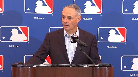 경기 시간 단축 및 속도 향상에 힘을 쏟는 맨프레드 커미셔너 (사진=MLB.com)