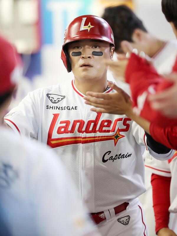 14일 오후 인천SSG랜더스필드에서 열리는 롯데 자이언츠와의 홈경기에서 추신수 구단주 보좌역의 은퇴식을 개최한다(사진=SSG)