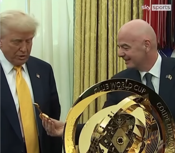 트럼프의 하수인으로 비판받는 인판티노 회장(사진=SKY 스포츠 SNS)