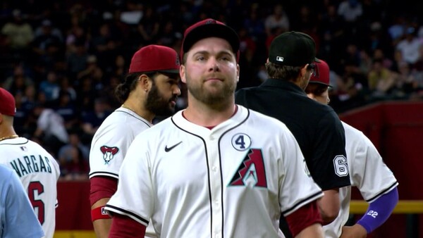 마운드를 내려오는 코빈 번스(사진=MLB.com)