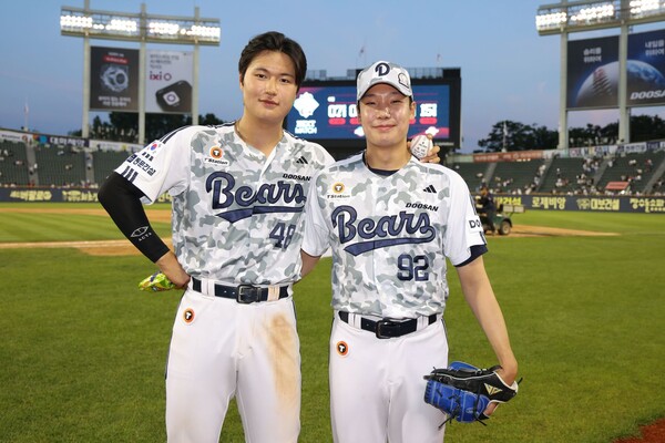 김동준과 양재훈(사진=두산)