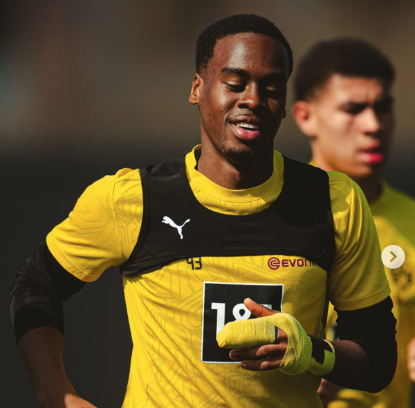 첼시가 독일 분데스리가 보루시아 도르트문트의 유망주 공격수 제이미 기튼스(20) 영입을 위해 공식적인 협상에 나섰다(사진=기튼스 SNS)